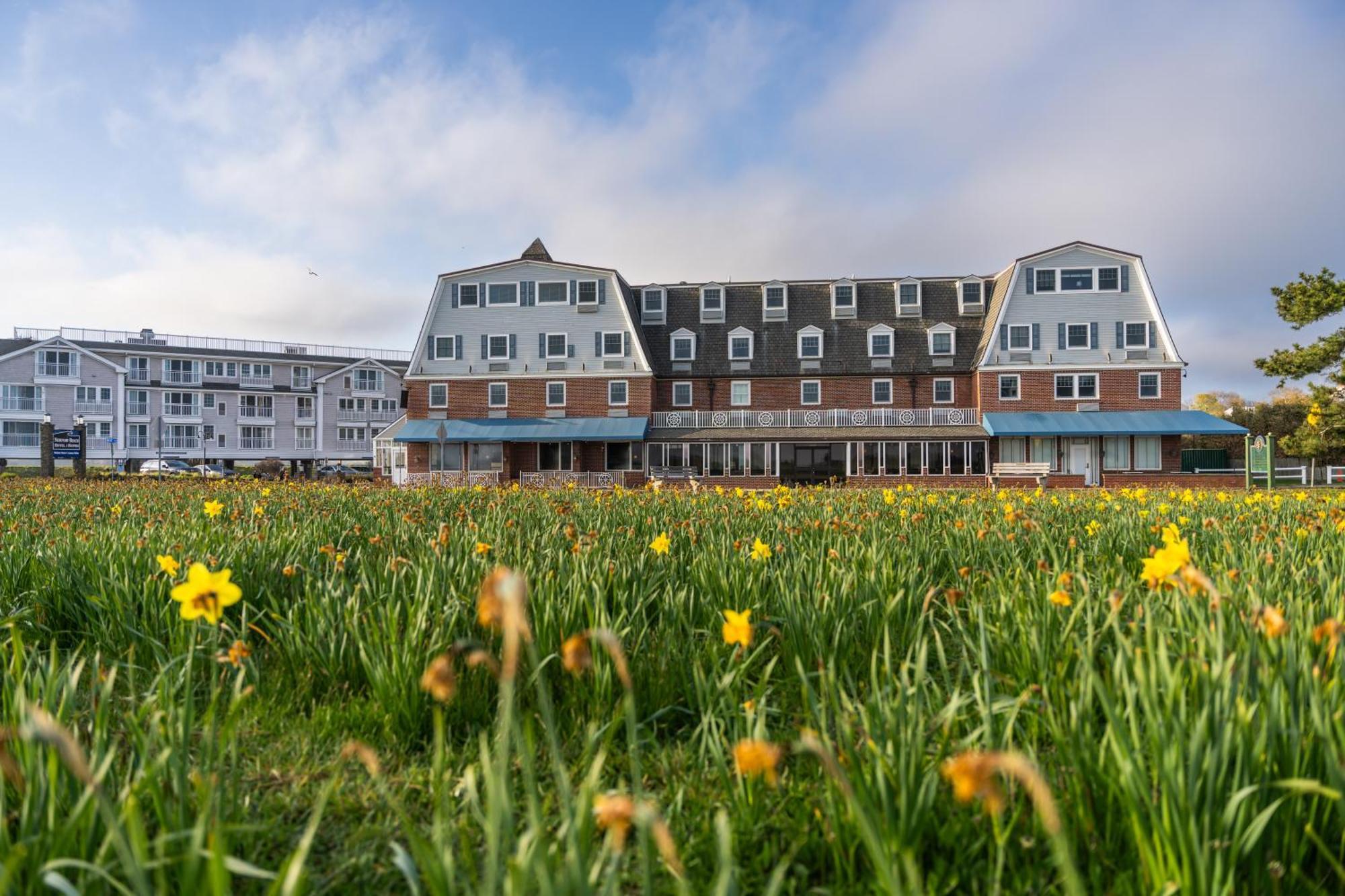 Newport Beach Hotel & Suites Middletown Exterior photo