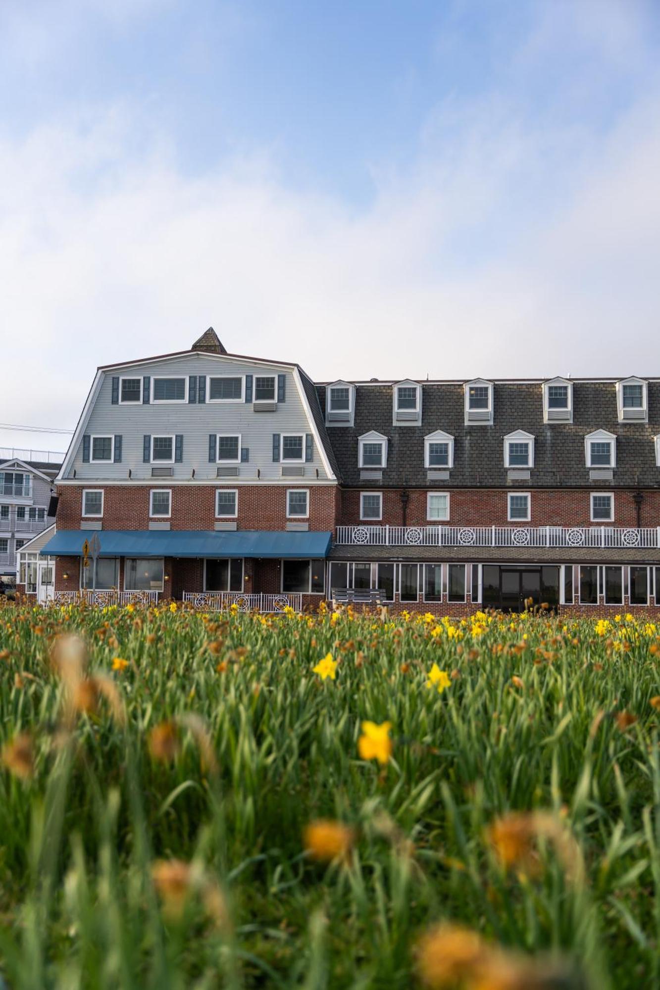 Newport Beach Hotel & Suites Middletown Exterior photo