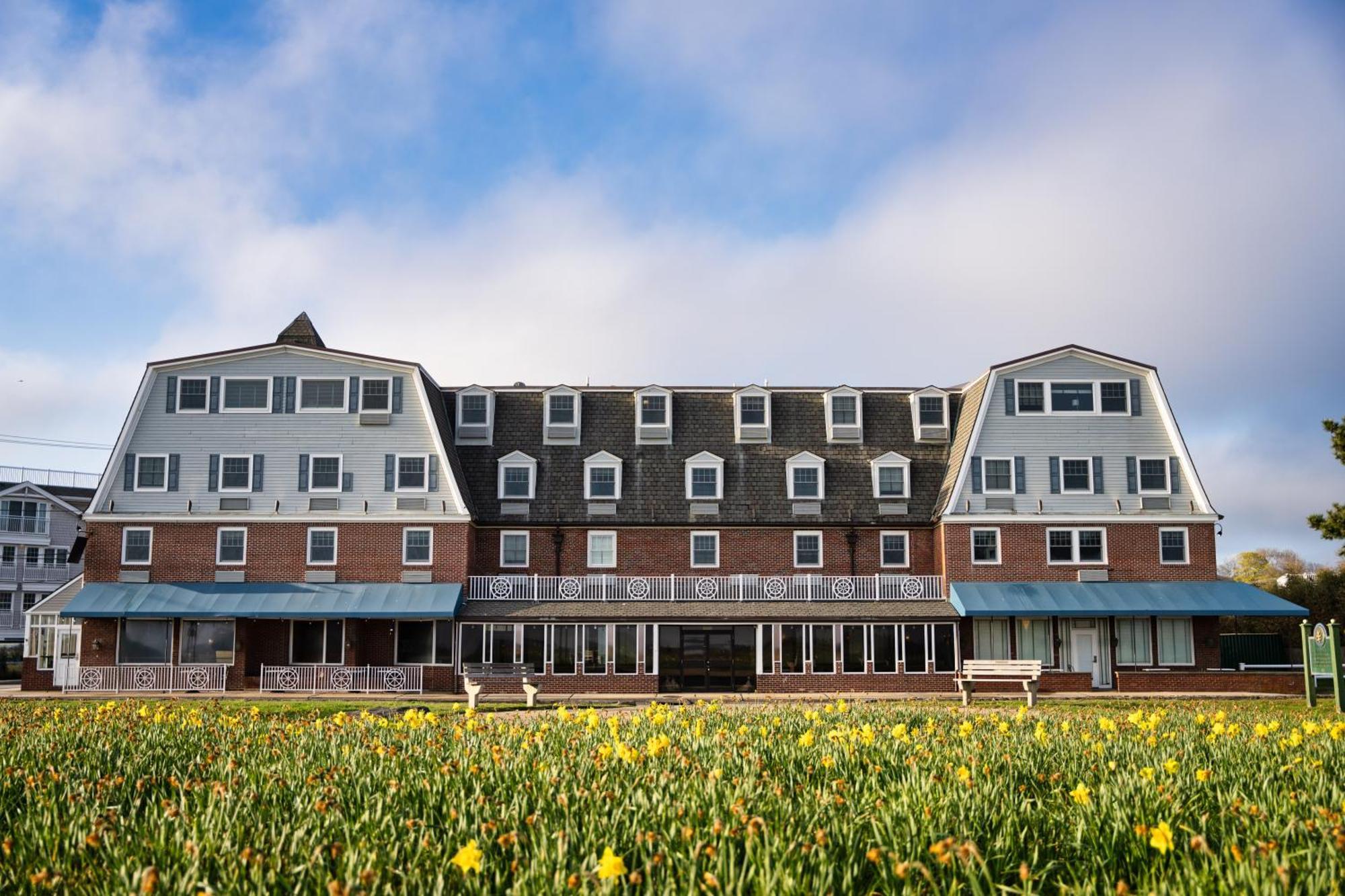 Newport Beach Hotel & Suites Middletown Exterior photo