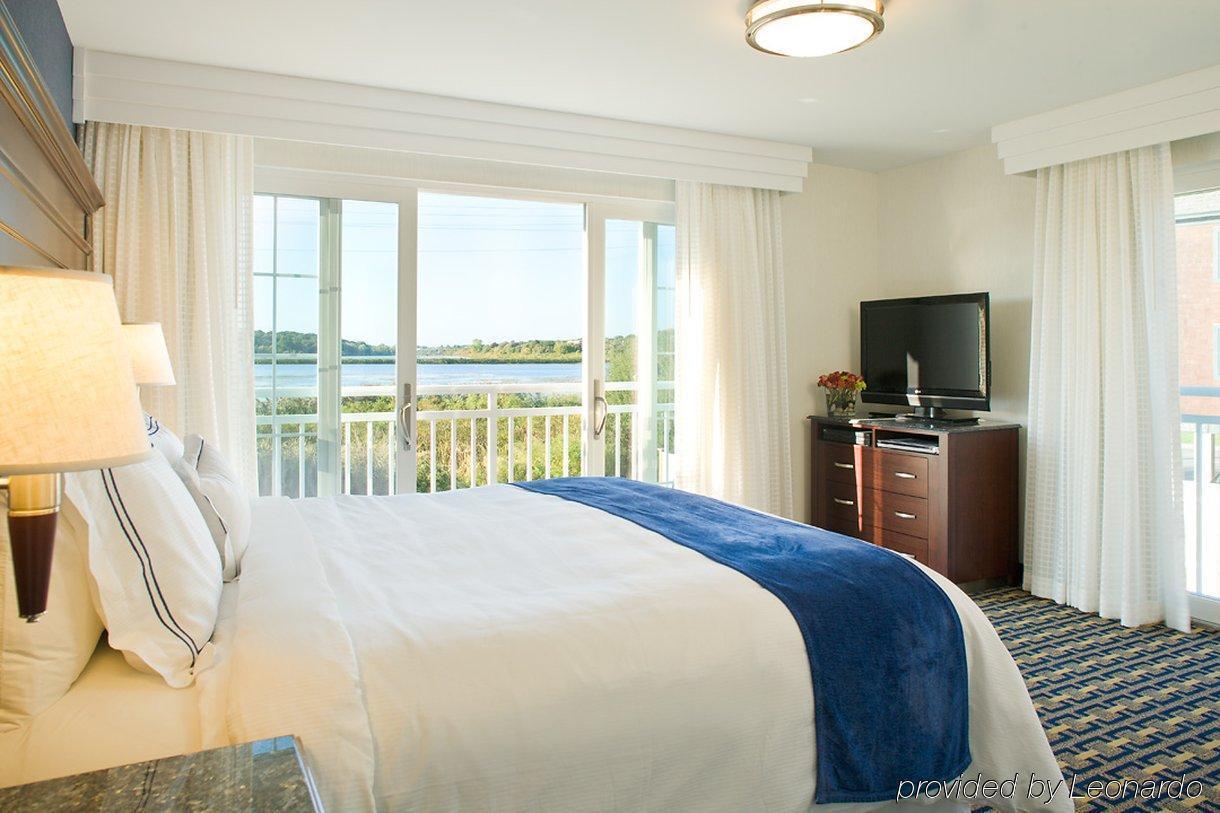 Newport Beach Hotel & Suites Middletown Exterior photo